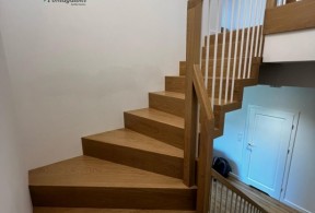 Schody dywanowe,balustrada metal-drewno 